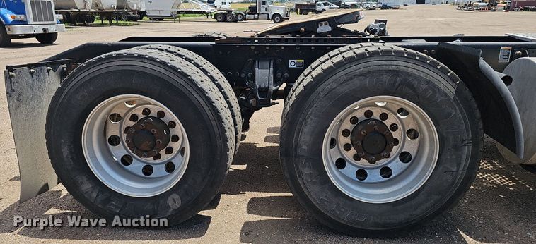 image for item DP6502 2013 Kenworth T800 semi truck