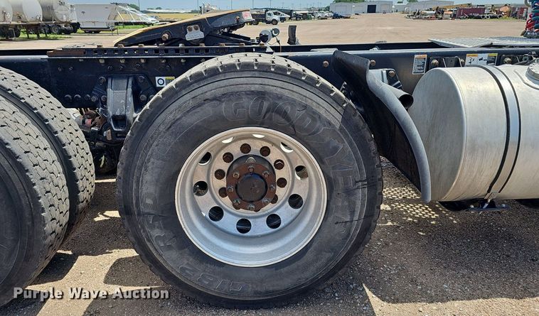 image for item DP6502 2013 Kenworth T800 semi truck