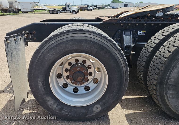 image for item DP6502 2013 Kenworth T800 semi truck