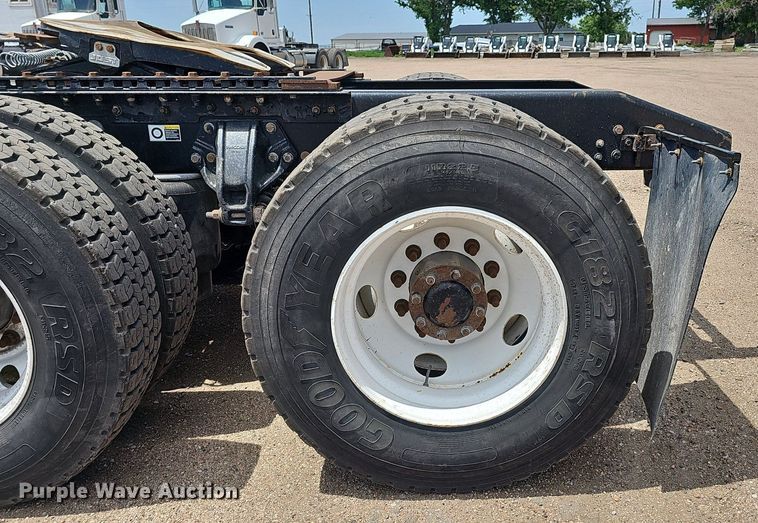 image for item DP6502 2013 Kenworth T800 semi truck