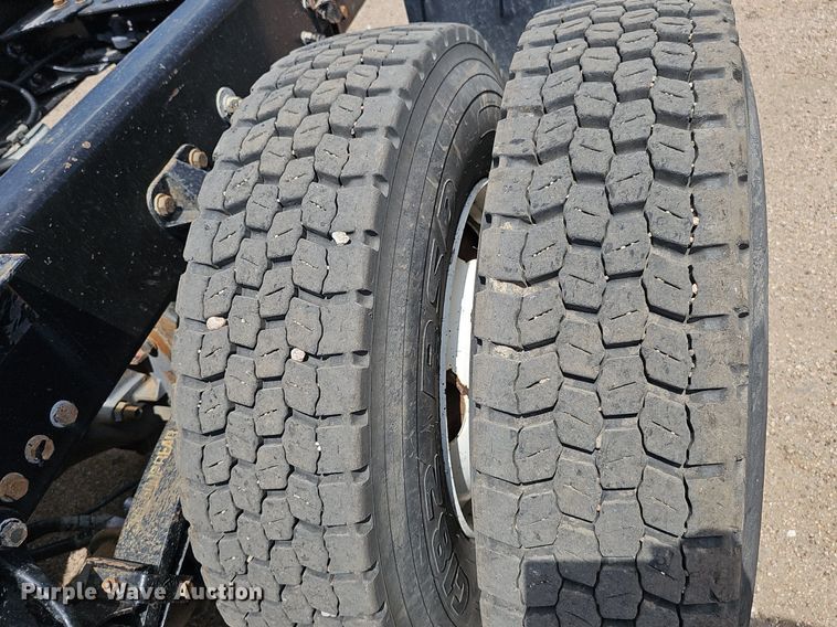 image for item DP6502 2013 Kenworth T800 semi truck