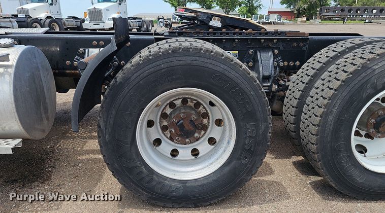 image for item DP6502 2013 Kenworth T800 semi truck