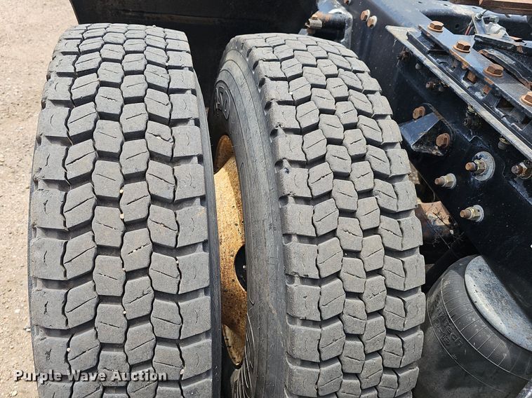 image for item DP6502 2013 Kenworth T800 semi truck