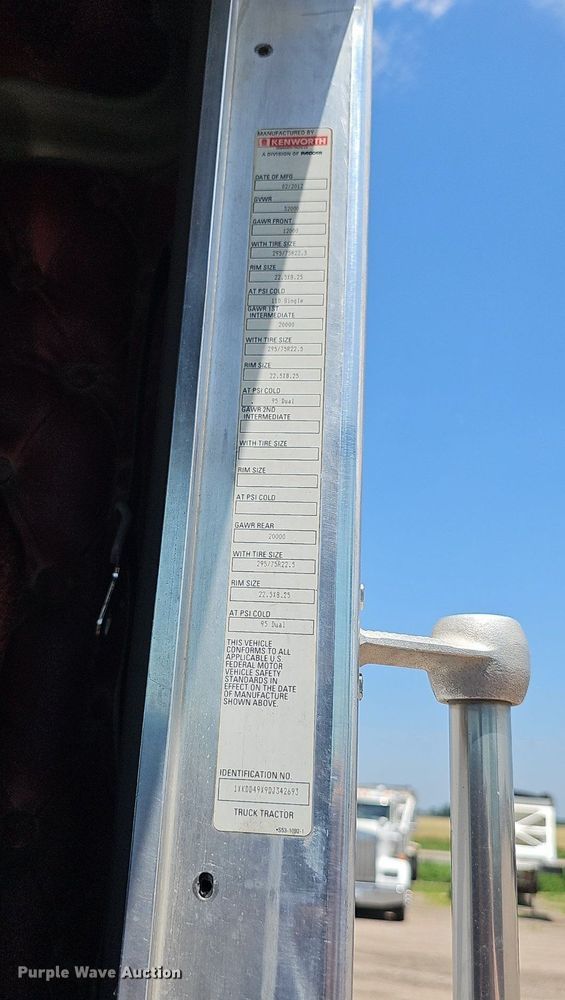 image for item DP6502 2013 Kenworth T800 semi truck