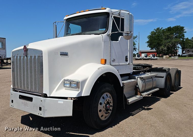 image for item DP6503 2013 Kenworth T800 semi truck