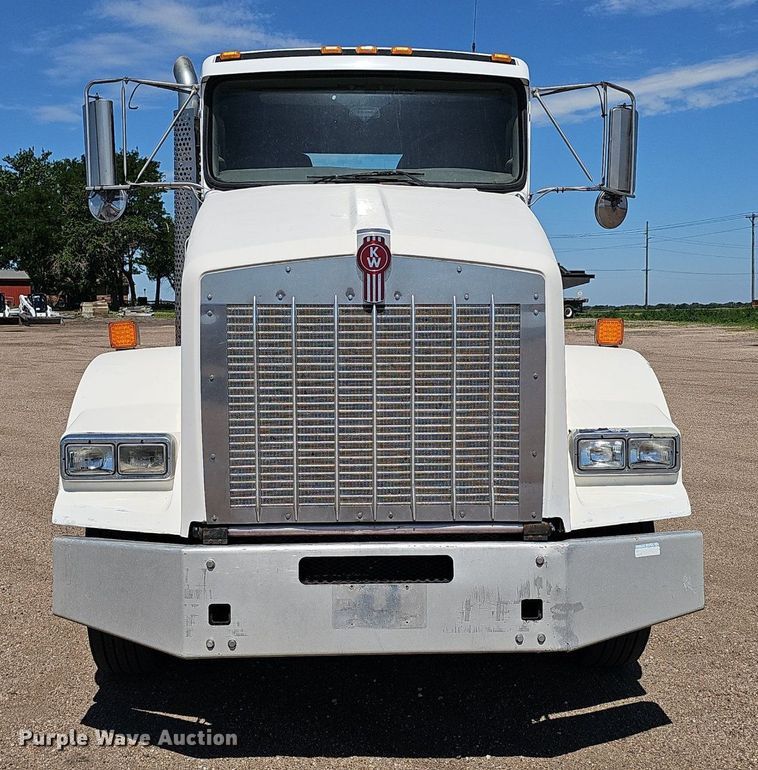 image for item DP6503 2013 Kenworth T800 semi truck