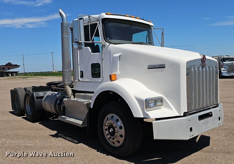 image for item DP6503 2013 Kenworth T800 semi truck