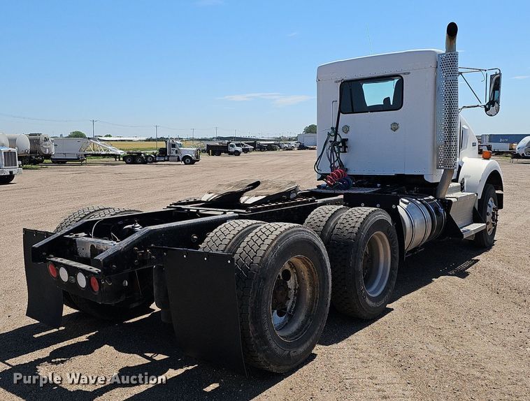 image for item DP6503 2013 Kenworth T800 semi truck