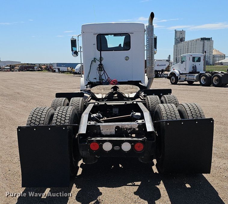 image for item DP6503 2013 Kenworth T800 semi truck