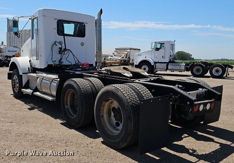 image for item DP6503 2013 Kenworth T800 semi truck