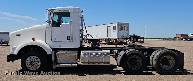 image for item DP6503 2013 Kenworth T800 semi truck