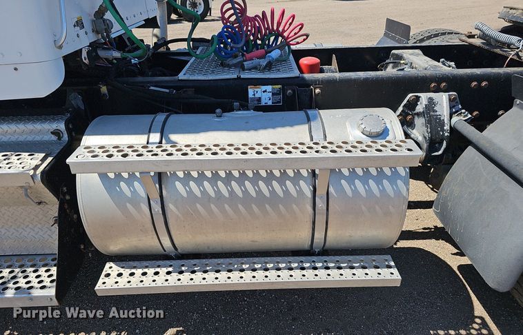 image for item DP6503 2013 Kenworth T800 semi truck