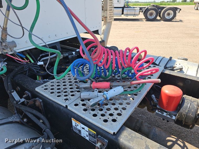 image for item DP6503 2013 Kenworth T800 semi truck