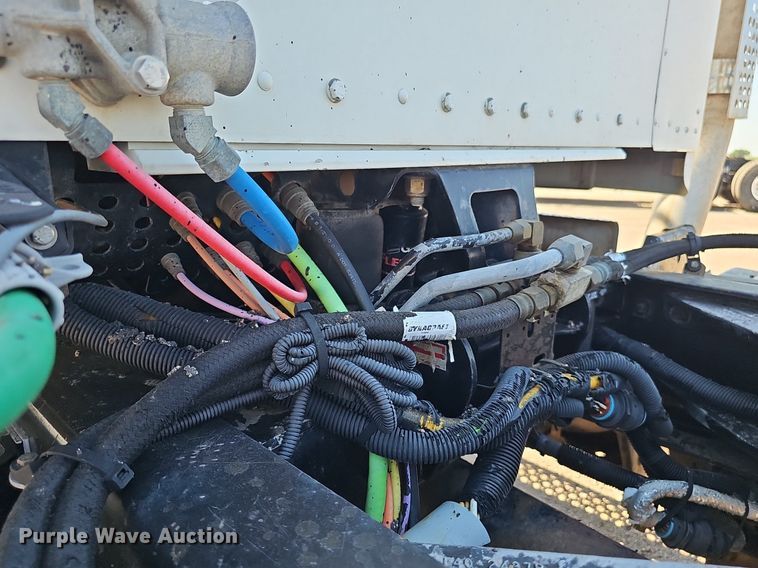 image for item DP6503 2013 Kenworth T800 semi truck