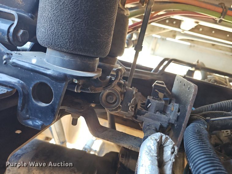 image for item DP6503 2013 Kenworth T800 semi truck