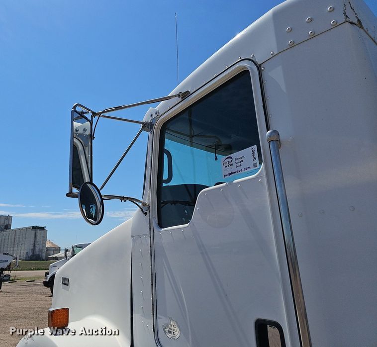image for item DP6503 2013 Kenworth T800 semi truck