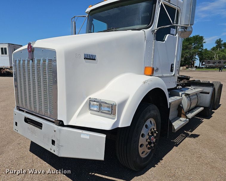 image for item DP6503 2013 Kenworth T800 semi truck