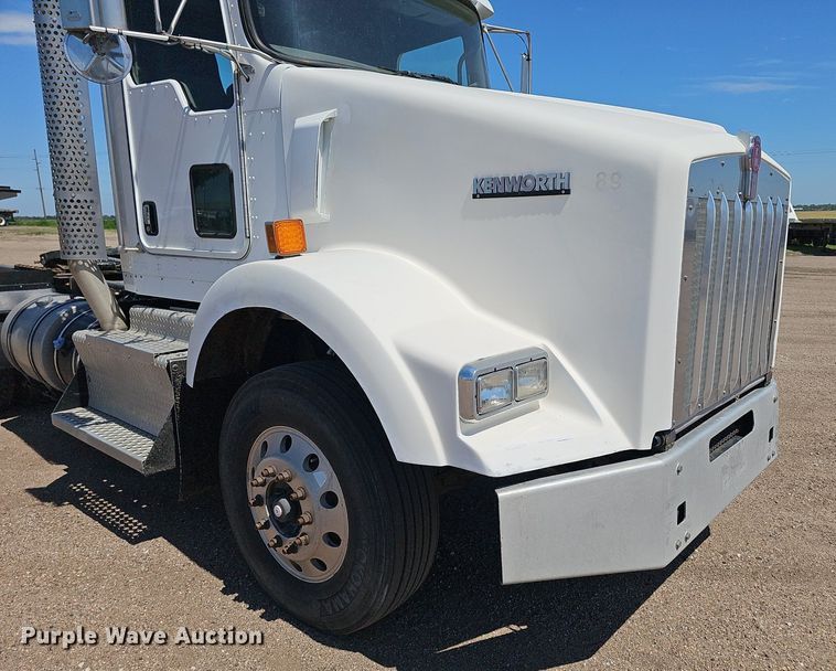 image for item DP6503 2013 Kenworth T800 semi truck