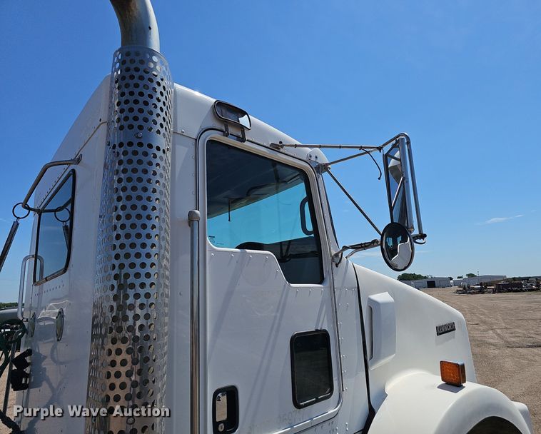 image for item DP6503 2013 Kenworth T800 semi truck