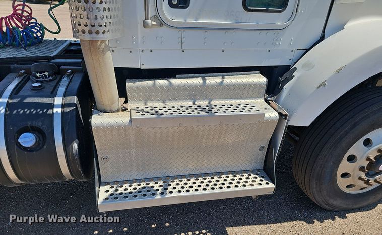 image for item DP6503 2013 Kenworth T800 semi truck