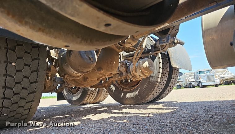 image for item DP6503 2013 Kenworth T800 semi truck