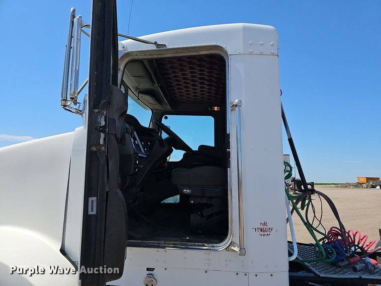 image for item DP6503 2013 Kenworth T800 semi truck