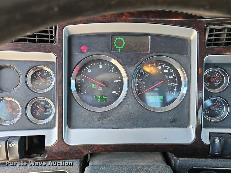 image for item DP6503 2013 Kenworth T800 semi truck