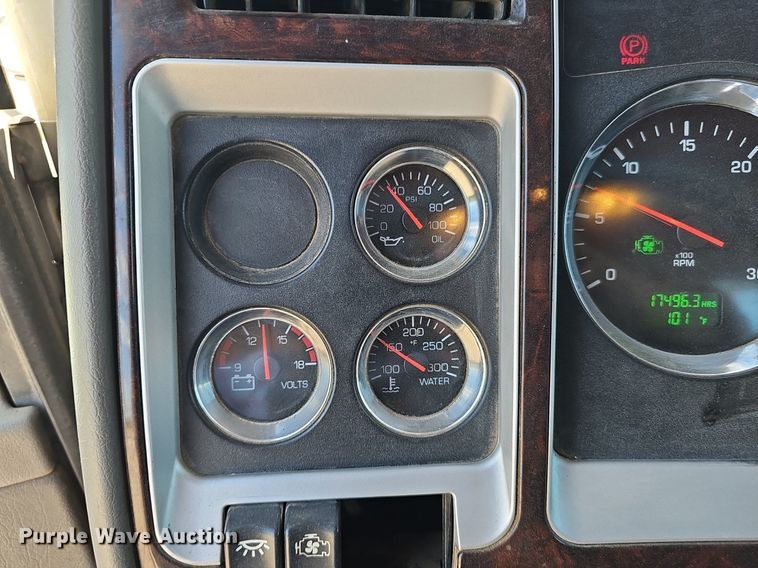 image for item DP6503 2013 Kenworth T800 semi truck