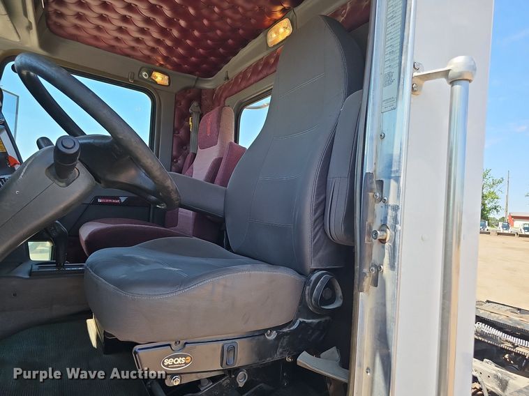 image for item DP6503 2013 Kenworth T800 semi truck