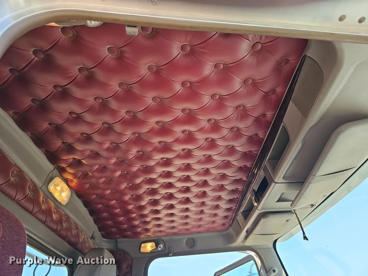 image for item DP6503 2013 Kenworth T800 semi truck