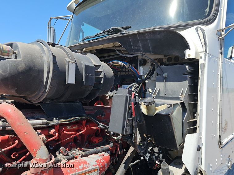 image for item DP6503 2013 Kenworth T800 semi truck