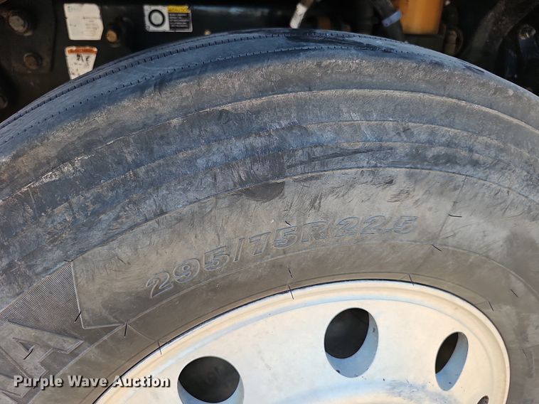 image for item DP6503 2013 Kenworth T800 semi truck