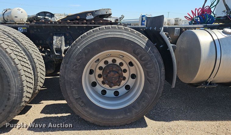 image for item DP6503 2013 Kenworth T800 semi truck