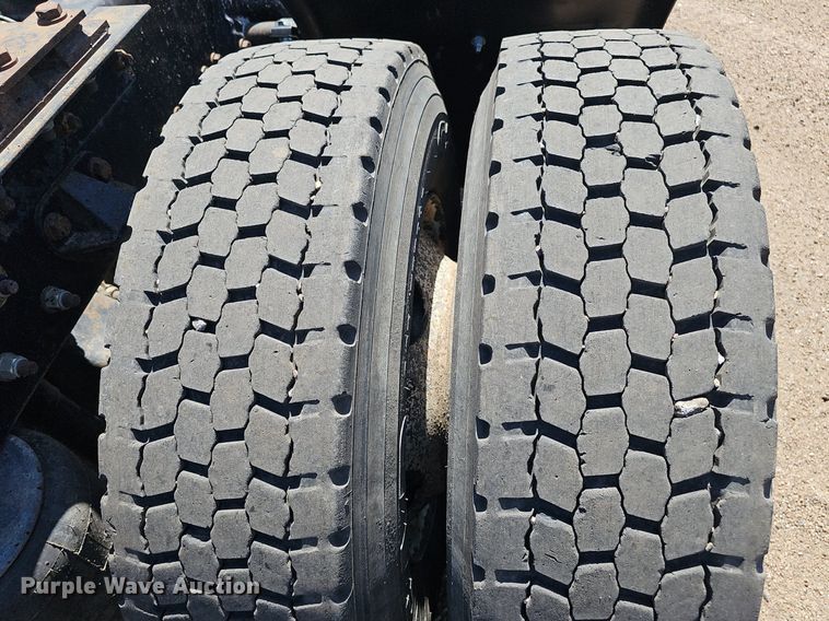 image for item DP6503 2013 Kenworth T800 semi truck