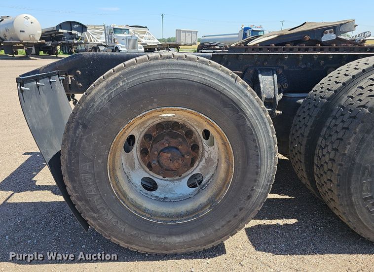 image for item DP6503 2013 Kenworth T800 semi truck