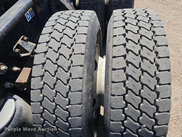 image for item DP6503 2013 Kenworth T800 semi truck