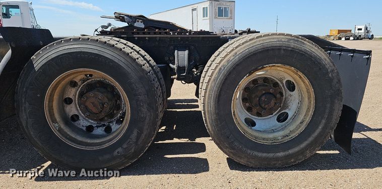 image for item DP6503 2013 Kenworth T800 semi truck