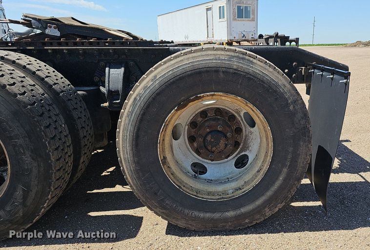 image for item DP6503 2013 Kenworth T800 semi truck