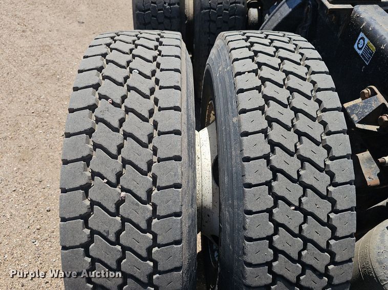 image for item DP6503 2013 Kenworth T800 semi truck