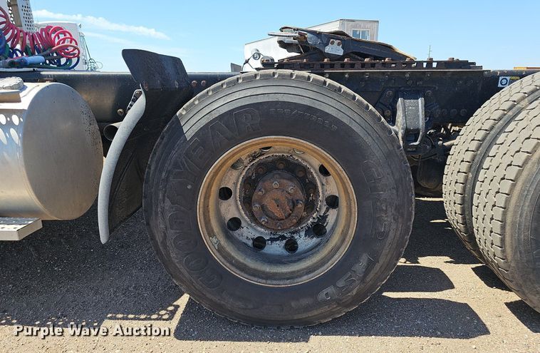 image for item DP6503 2013 Kenworth T800 semi truck