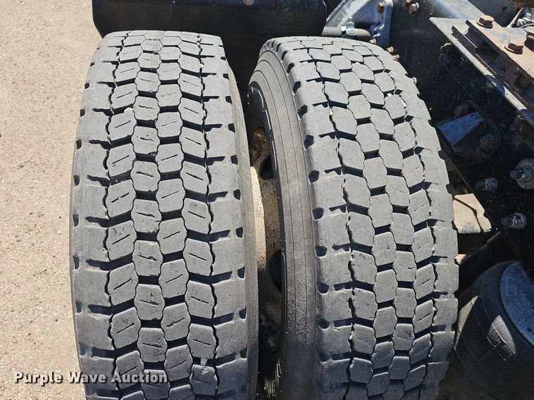 image for item DP6503 2013 Kenworth T800 semi truck