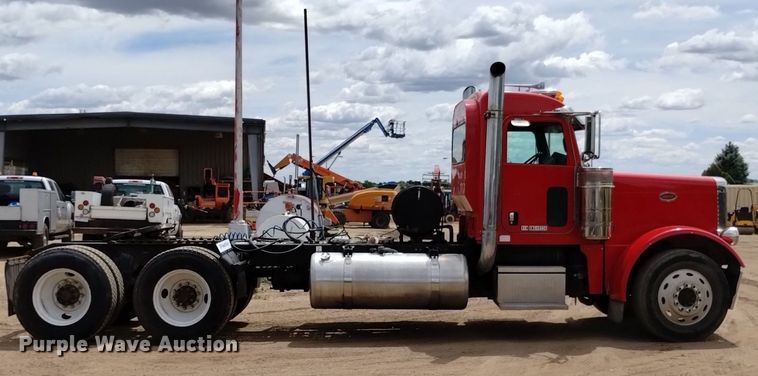 image for item DQ6119 2006 Peterbilt  379 semi truck