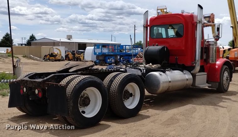 image for item DQ6119 2006 Peterbilt  379 semi truck