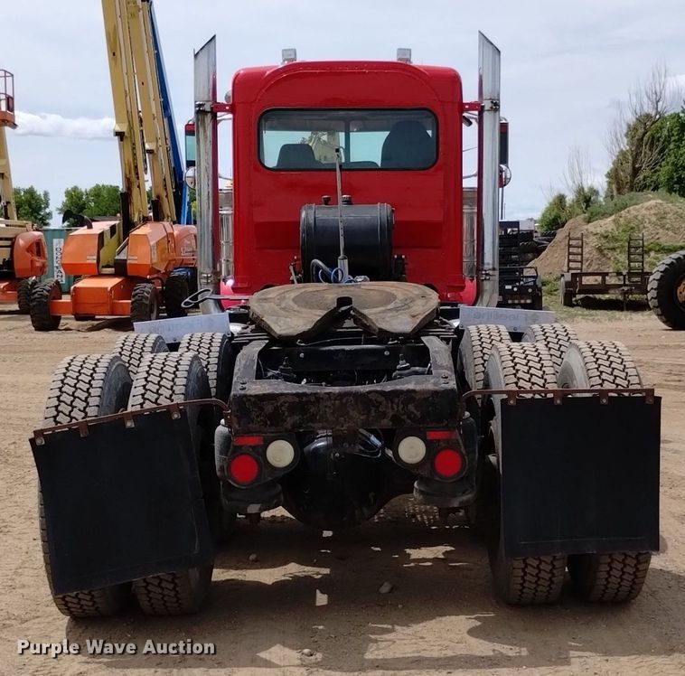 image for item DQ6119 2006 Peterbilt  379 semi truck