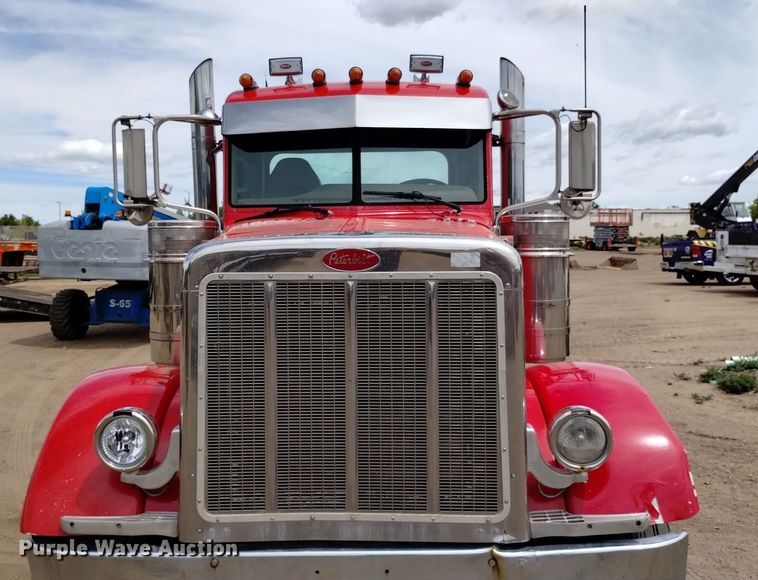 image for item DQ6119 2006 Peterbilt  379 semi truck