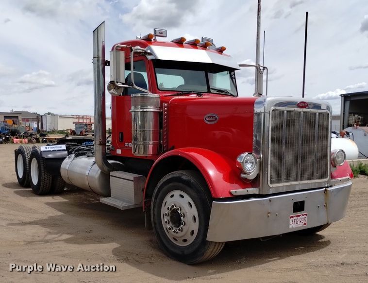 image for item DQ6119 2006 Peterbilt  379 semi truck