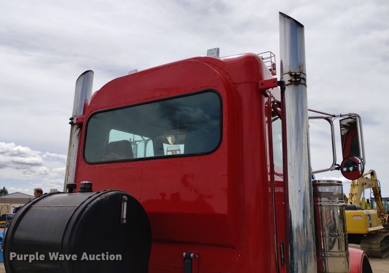 image for item DQ6119 2006 Peterbilt  379 semi truck