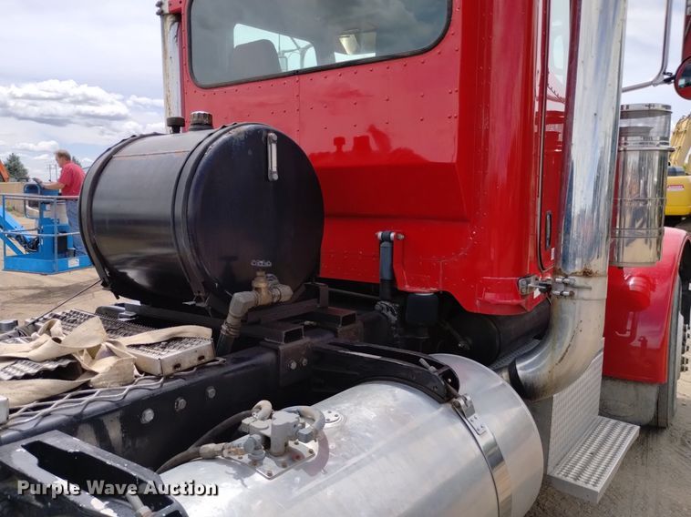 image for item DQ6119 2006 Peterbilt  379 semi truck