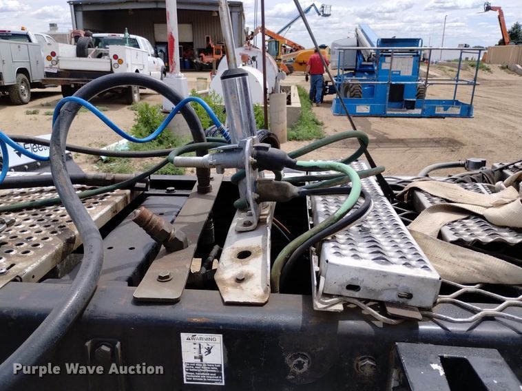 image for item DQ6119 2006 Peterbilt  379 semi truck