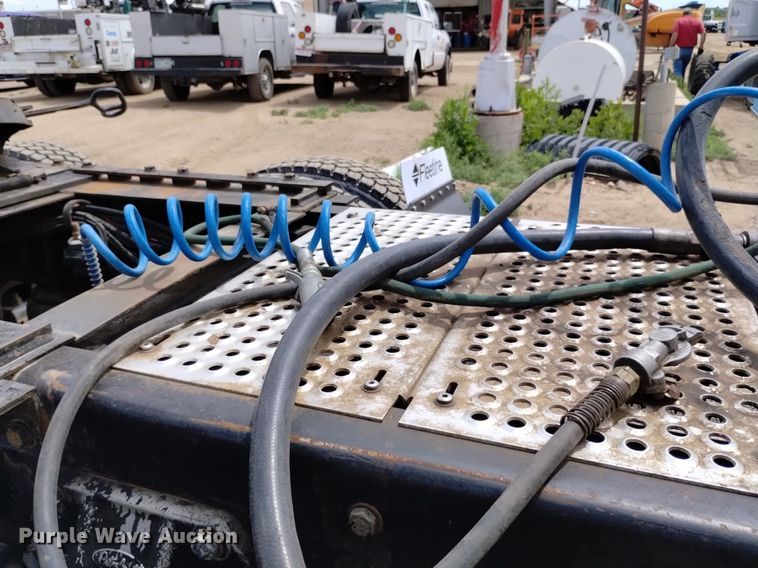 image for item DQ6119 2006 Peterbilt  379 semi truck